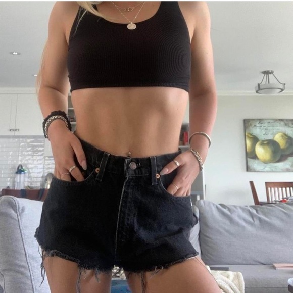 VINTAGE BLACK LEVIS SHORTS - Picture 2 of 4